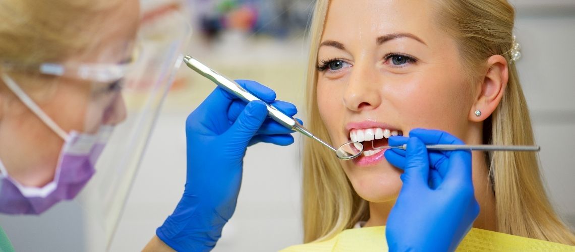 Was ist der Unterschied zwischen kosmetischer und ästhetischer Zahnheilkunde